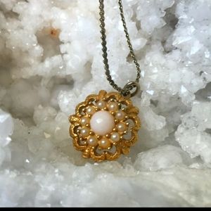 Vintage faux pearl necklace